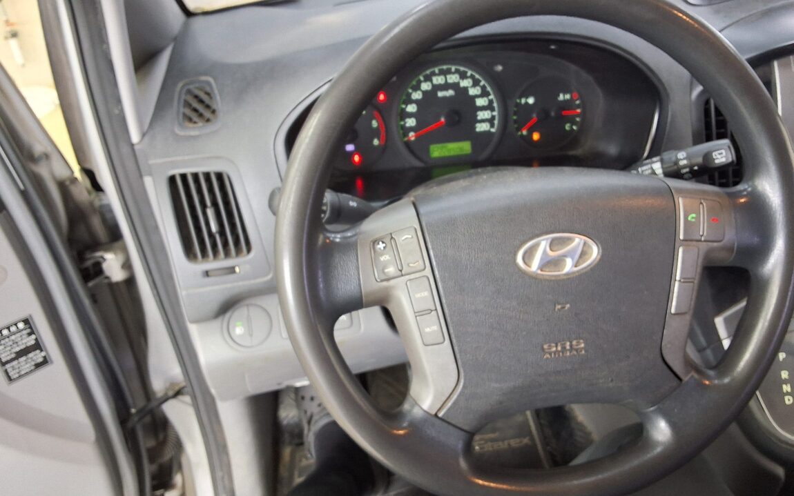 HYUNDAI GRAND STAREX 11-SEATER DIESEL CVX LUXURY 2012 - zdjęcie 17