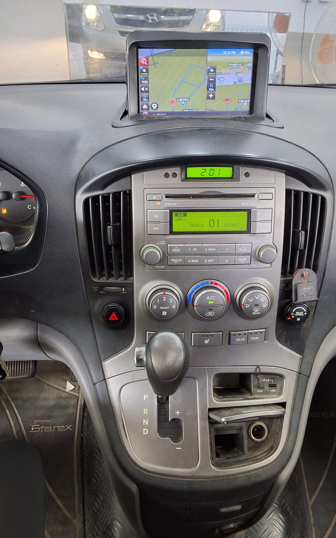 HYUNDAI GRAND STAREX 11-SEATER DIESEL CVX LUXURY 2012 - zdjęcie 18