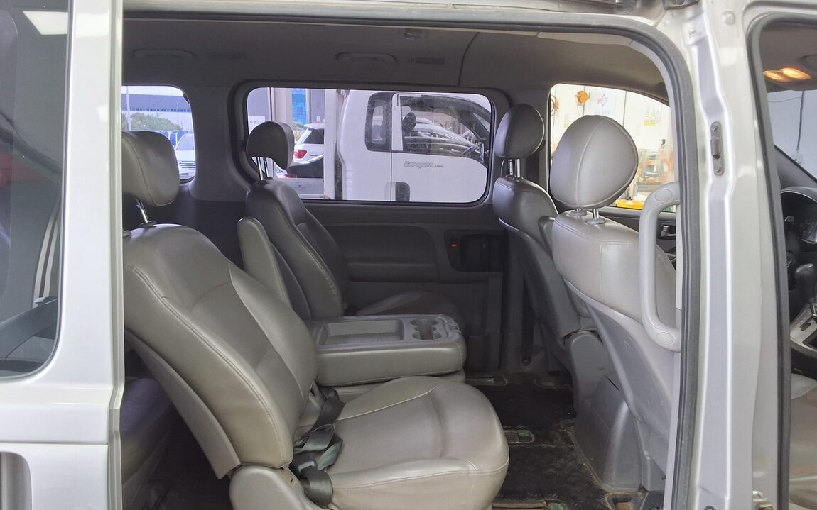 HYUNDAI GRAND STAREX 11-SEATER DIESEL CVX LUXURY 2012 - zdjęcie 13