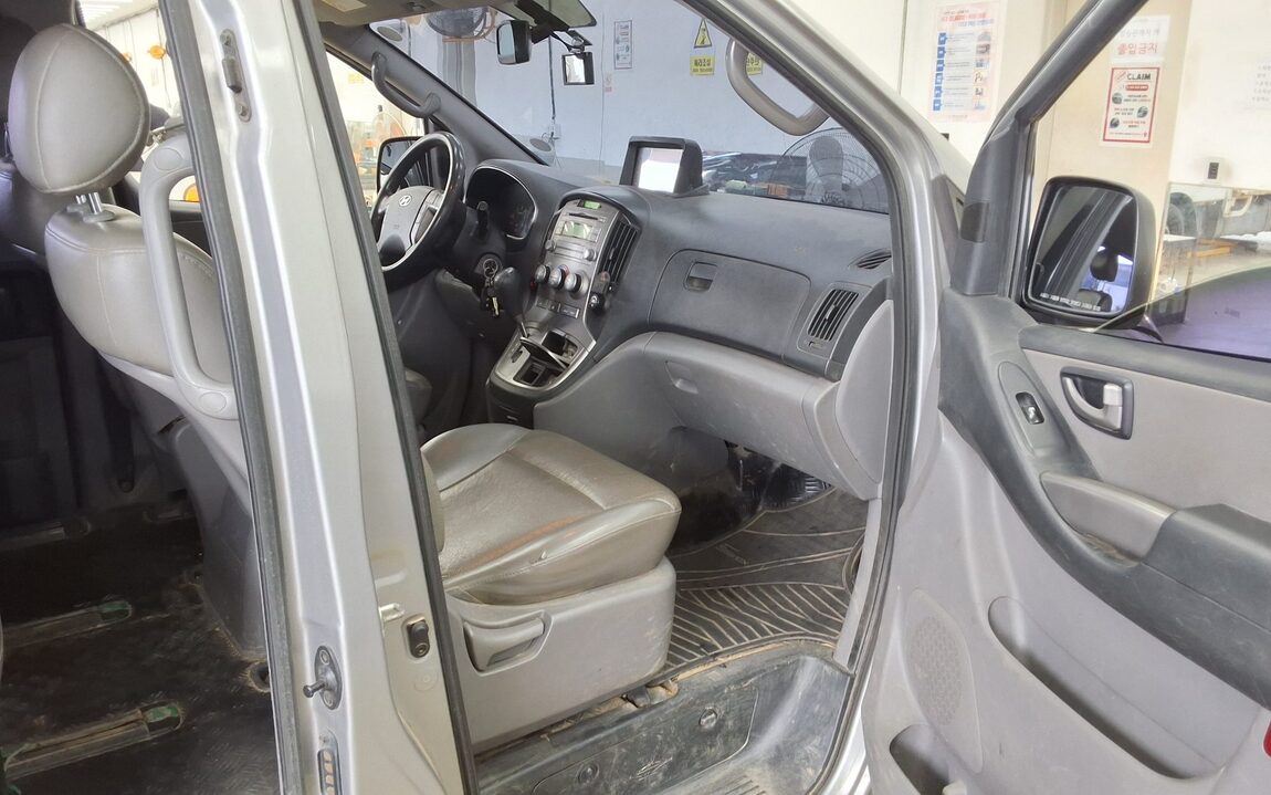 HYUNDAI GRAND STAREX 11-SEATER DIESEL CVX LUXURY 2012 - zdjęcie 14