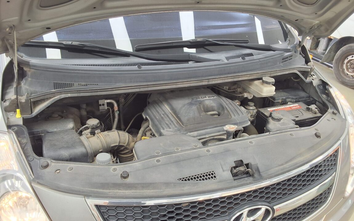 HYUNDAI GRAND STAREX 11-SEATER DIESEL CVX LUXURY 2012 - zdjęcie 21
