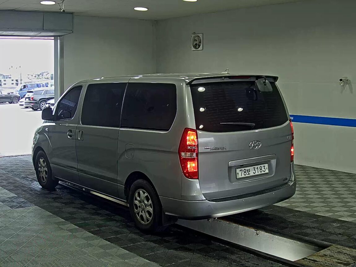 HYUNDAI GRAND STAREX 11-SEATER DIESEL CVX LUXURY 2012 - zdjęcie 6