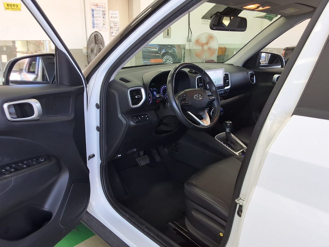 HYUNDAI VENUE 1.6 GASOLINE MODERN PLUS 2022 - zdjęcie 10