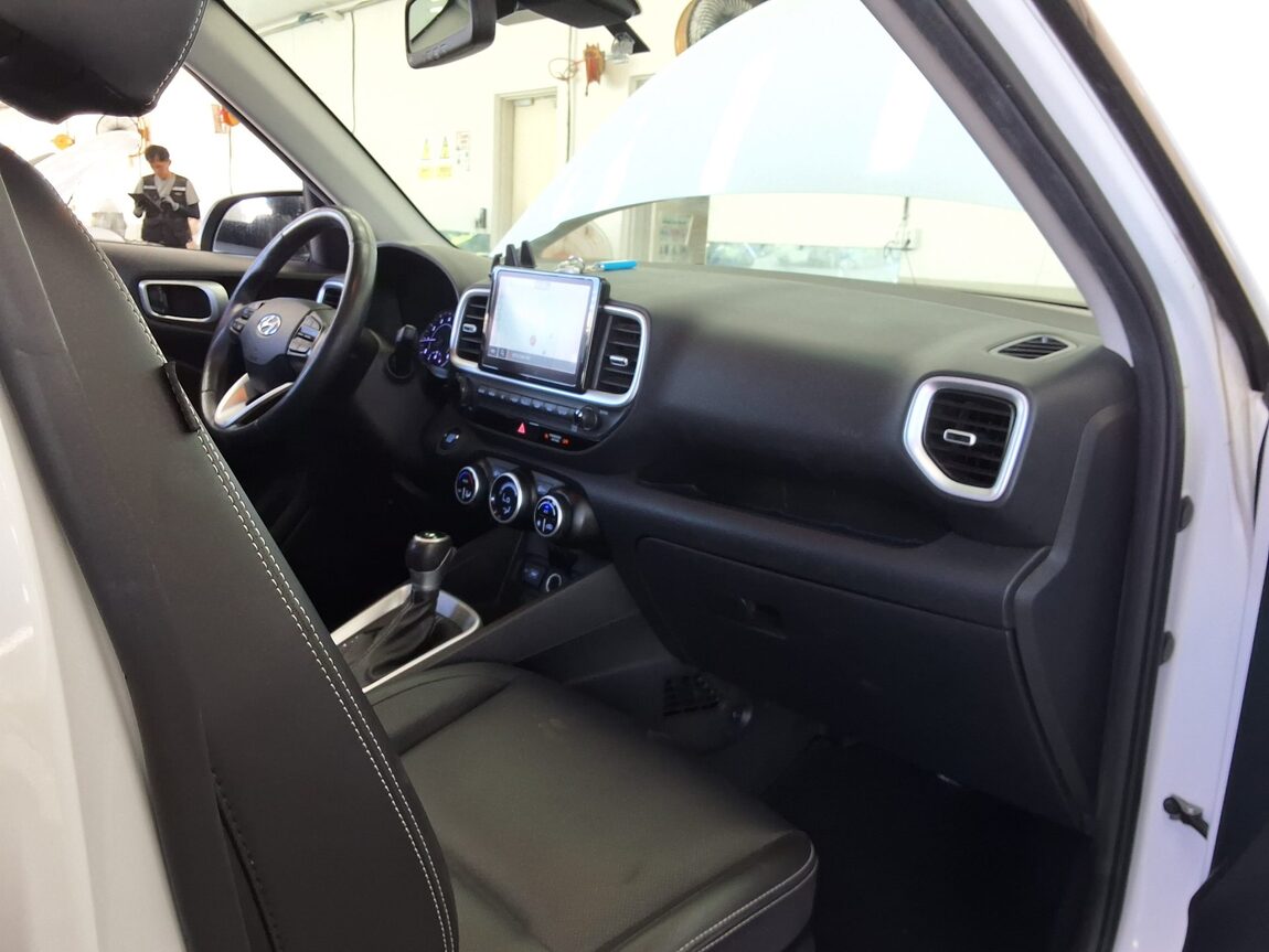 HYUNDAI VENUE 1.6 GASOLINE MODERN PLUS 2022 - zdjęcie 14