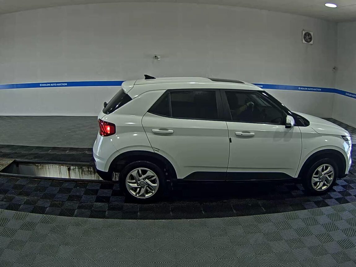 HYUNDAI VENUE 1.6 GASOLINE MODERN PLUS 2022 - zdjęcie 4