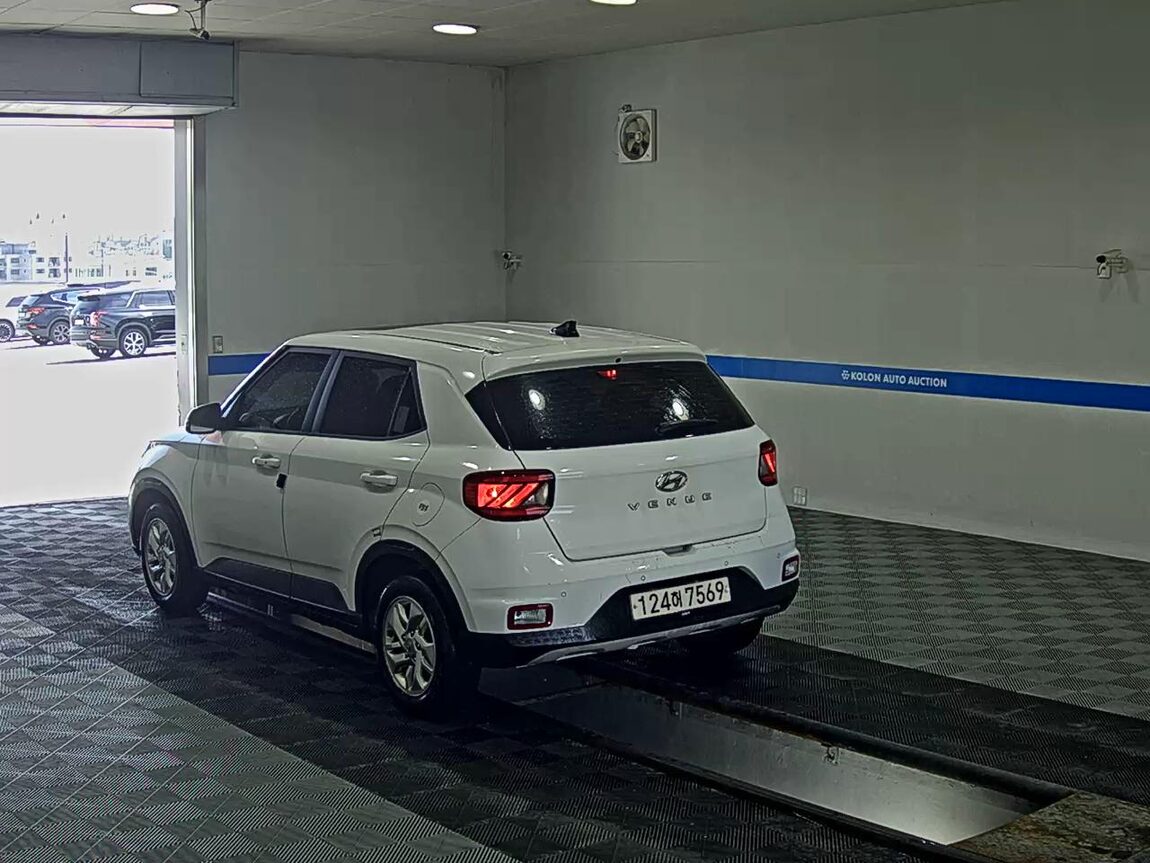 HYUNDAI VENUE 1.6 GASOLINE MODERN PLUS 2022 - zdjęcie 6
