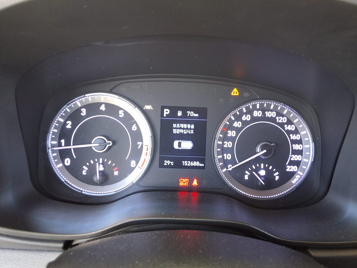 HYUNDAI VENUE 1.6 GASOLINE MODERN PLUS 2022 - zdjęcie 27