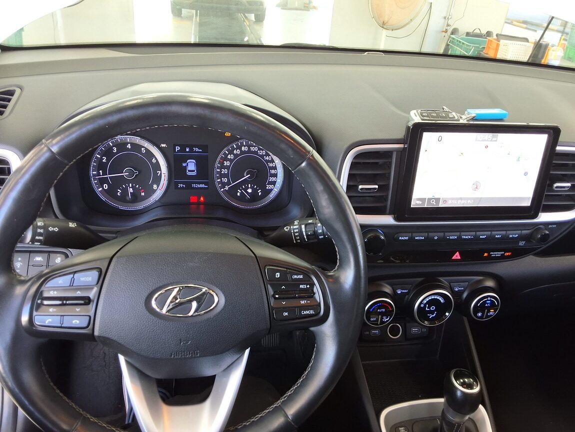 HYUNDAI VENUE 1.6 GASOLINE MODERN PLUS 2022 - zdjęcie 18