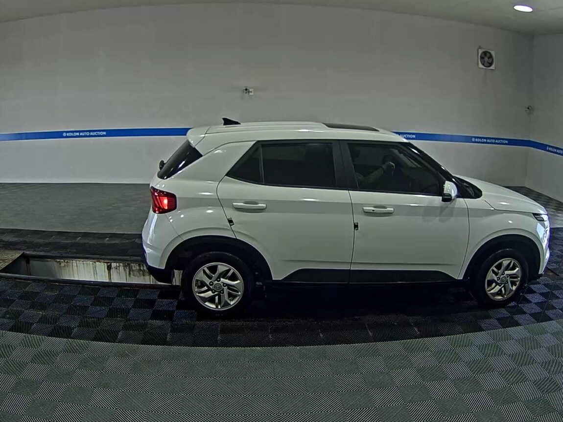 HYUNDAI VENUE 1.6 GASOLINE MODERN PLUS 2022 - zdjęcie 4