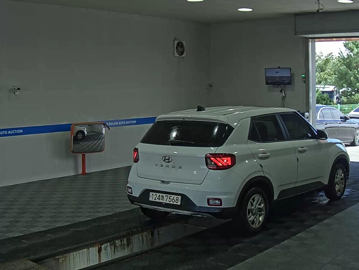 HYUNDAI VENUE 1.6 GASOLINE MODERN PLUS 2022 - zdjęcie 5