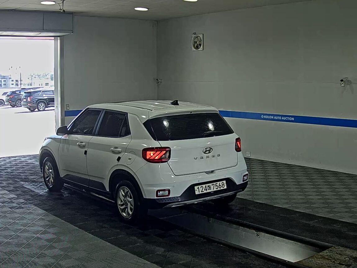 HYUNDAI VENUE 1.6 GASOLINE MODERN PLUS 2022 - zdjęcie 6