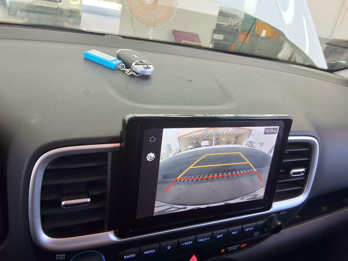 HYUNDAI VENUE 1.6 GASOLINE MODERN PLUS 2022 - zdjęcie 19
