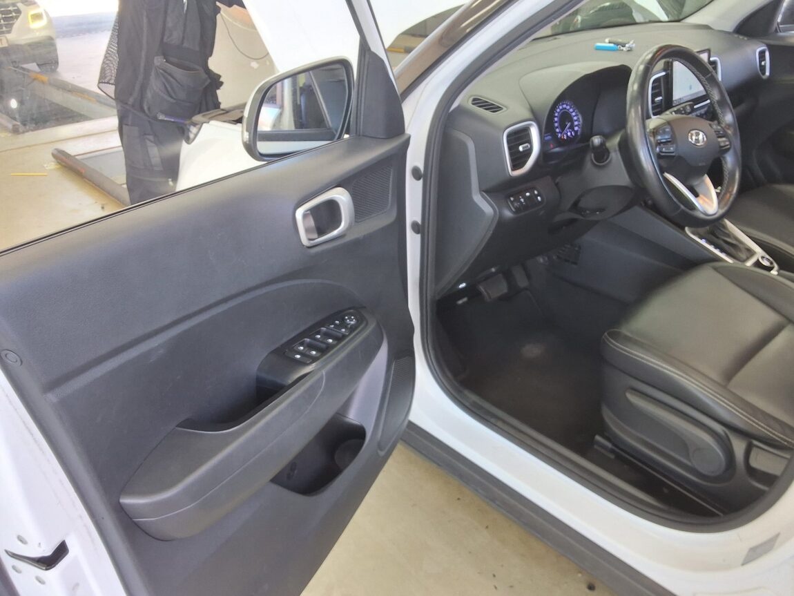 HYUNDAI VENUE 1.6 GASOLINE MODERN PLUS 2022 - zdjęcie 10