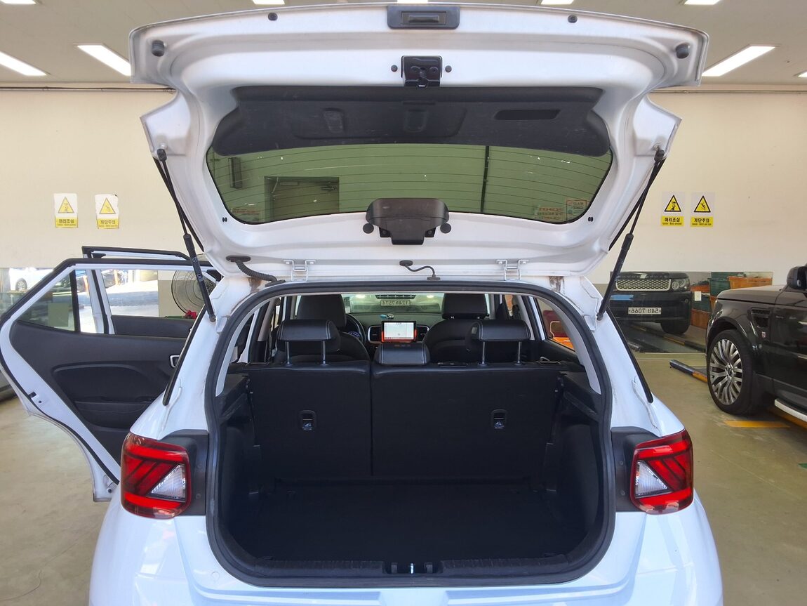 HYUNDAI VENUE 1.6 GASOLINE MODERN PLUS 2022 - zdjęcie 15