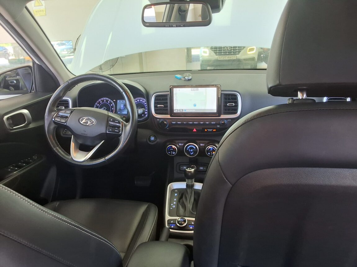 HYUNDAI VENUE 1.6 GASOLINE MODERN PLUS 2022 - zdjęcie 11