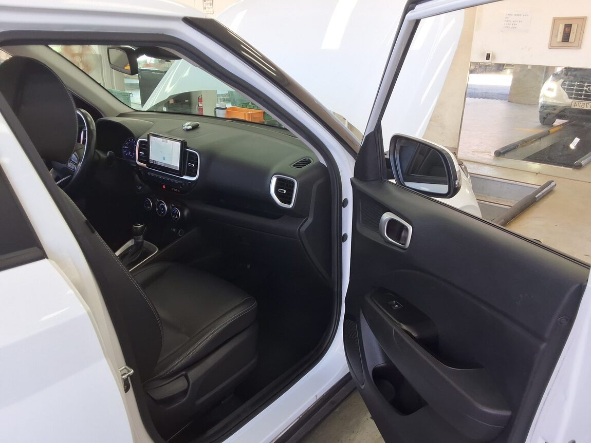 HYUNDAI VENUE 1.6 GASOLINE MODERN PLUS 2022 - zdjęcie 14