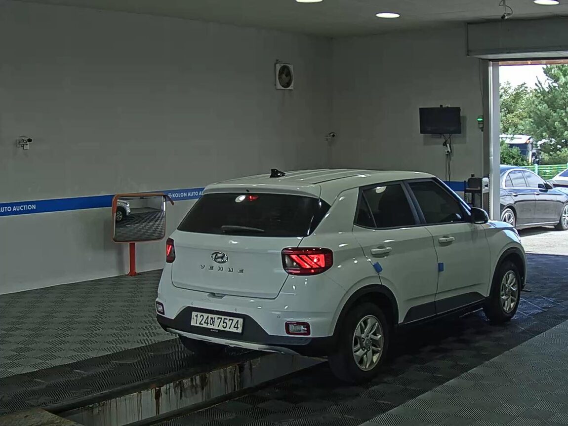 HYUNDAI VENUE 1.6 GASOLINE MODERN PLUS 2022 - zdjęcie 5