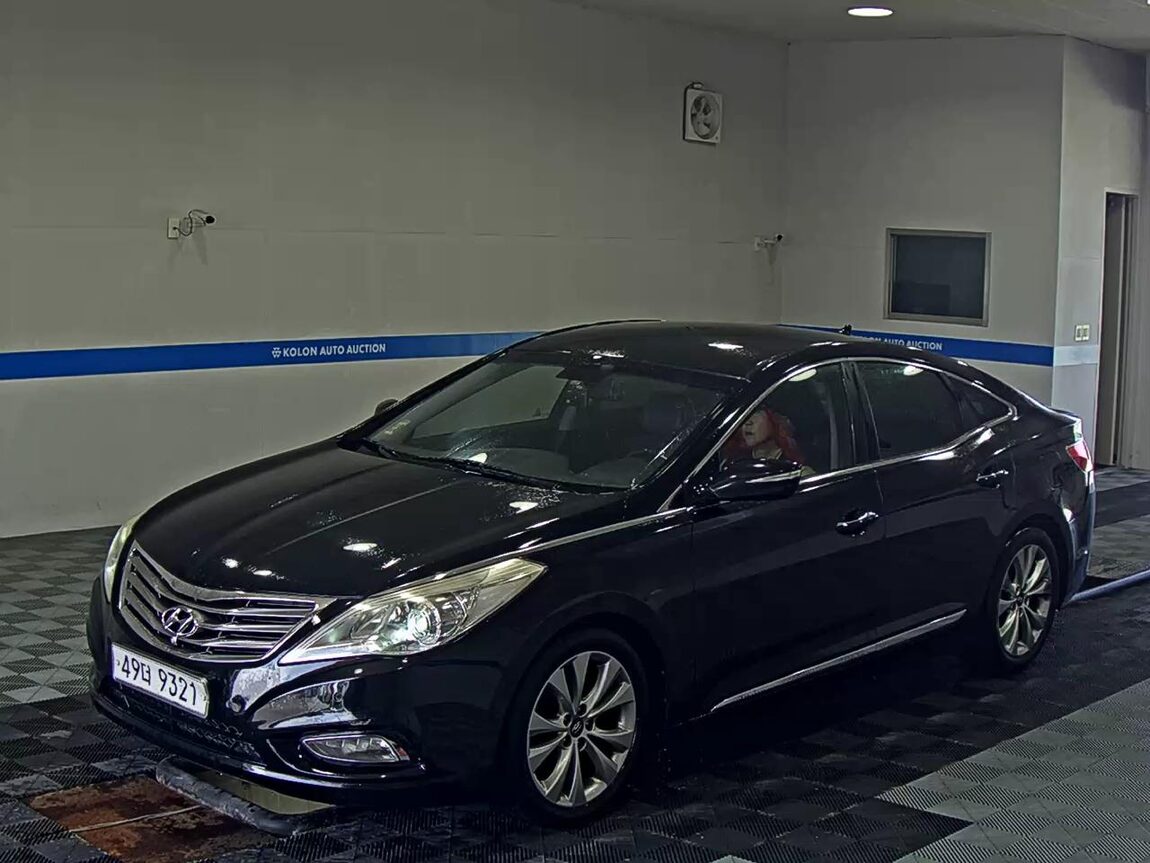 HYUNDAI GRANDEUR HG HG 300 NOBLE 2012 - zdjęcie 2