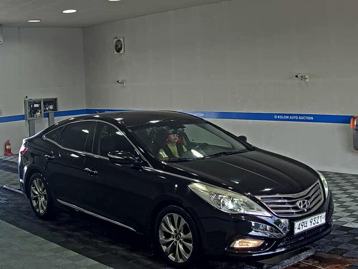 HYUNDAI GRANDEUR HG HG 300 NOBLE 2012 - zdjęcie 3