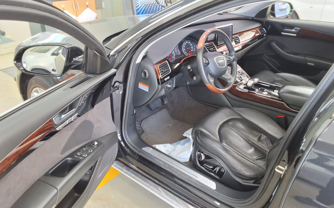 AUDI A8 (3RD GEN) 3.0 TFSI QUATTRO LWB 2011 - zdjęcie 10