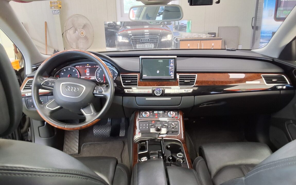 AUDI A8 (3RD GEN) 3.0 TFSI QUATTRO LWB 2011 - zdjęcie 11