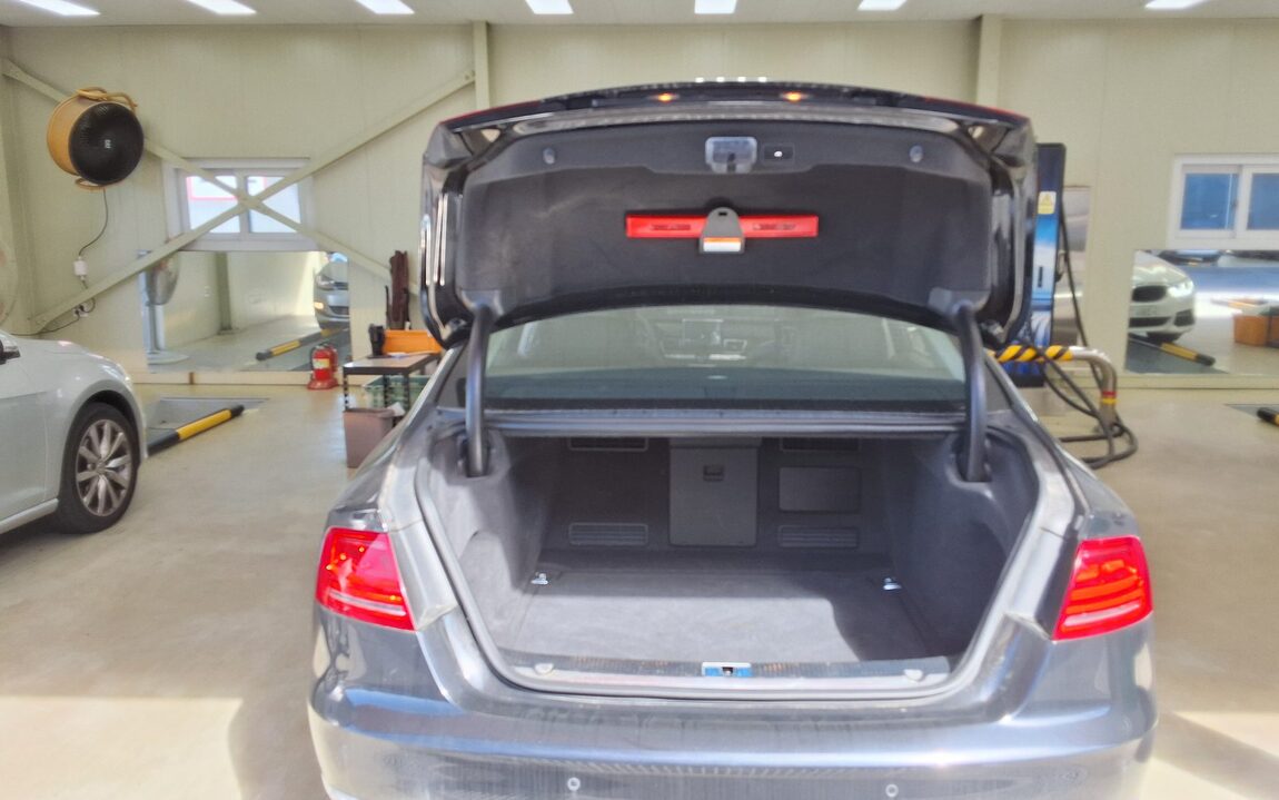 AUDI A8 (3RD GEN) 3.0 TFSI QUATTRO LWB 2011 - zdjęcie 15
