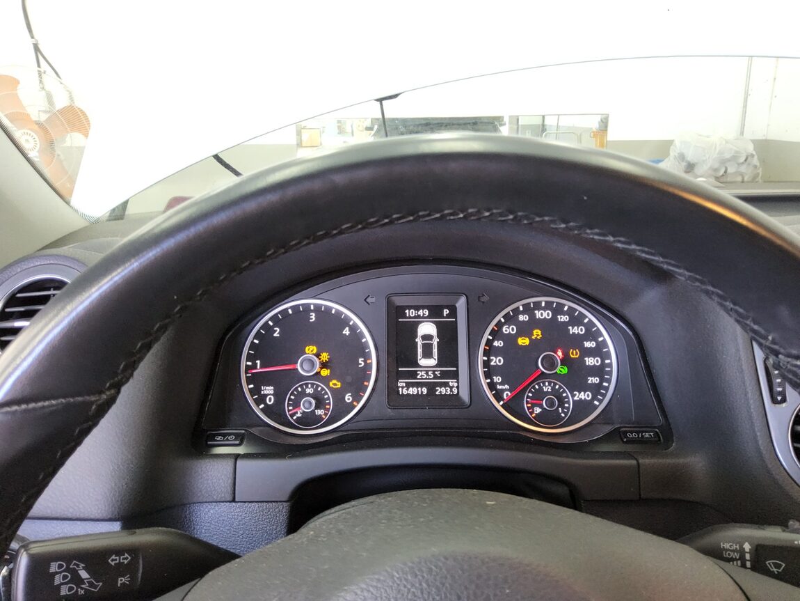 VOLKSWAGEN TIGUAN 2.0 TDI BLUEMOTION 2015 - zdjęcie 9