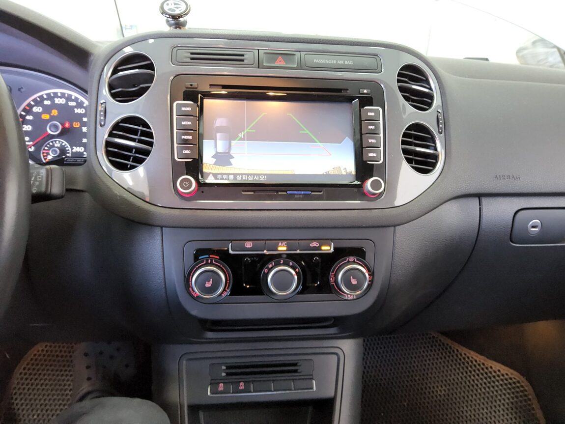 VOLKSWAGEN TIGUAN 2.0 TDI BLUEMOTION 2015 - zdjęcie 18