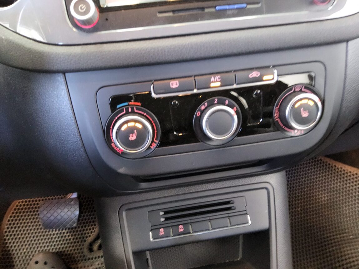 VOLKSWAGEN TIGUAN 2.0 TDI BLUEMOTION 2015 - zdjęcie 19