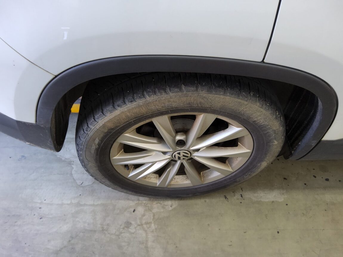 VOLKSWAGEN TIGUAN 2.0 TDI BLUEMOTION 2015 - zdjęcie 26