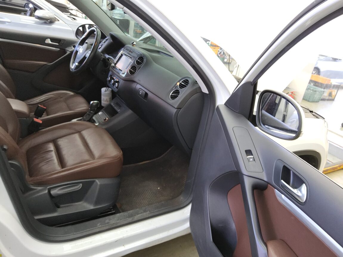 VOLKSWAGEN TIGUAN 2.0 TDI BLUEMOTION 2015 - zdjęcie 14