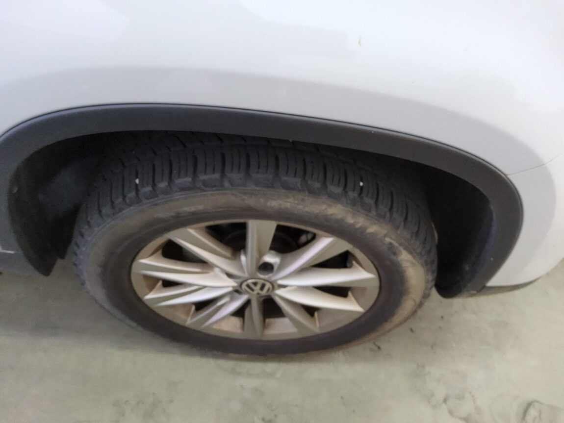 VOLKSWAGEN TIGUAN 2.0 TDI BLUEMOTION 2015 - zdjęcie 25
