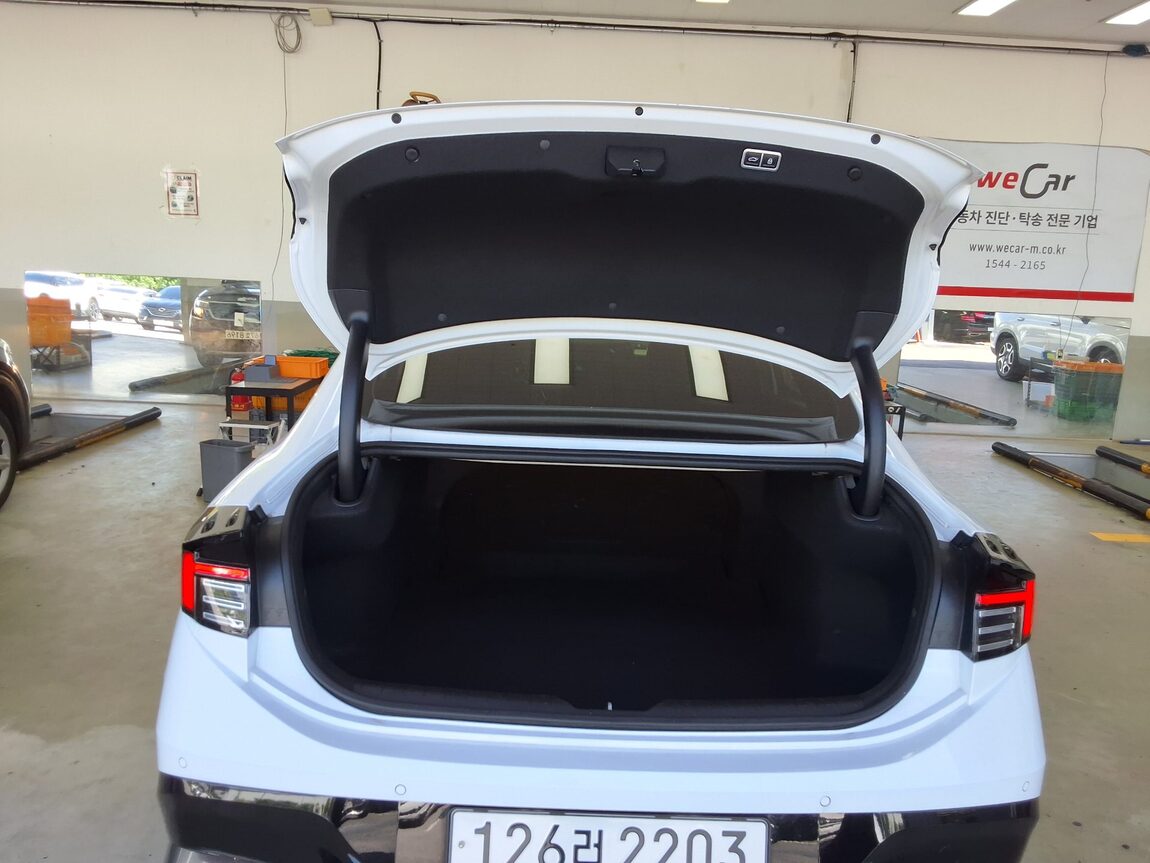 HYUNDAI SONATA THE EDGE GASOLINE 2.0 EXCLUSIVE 2024 - zdjęcie 16