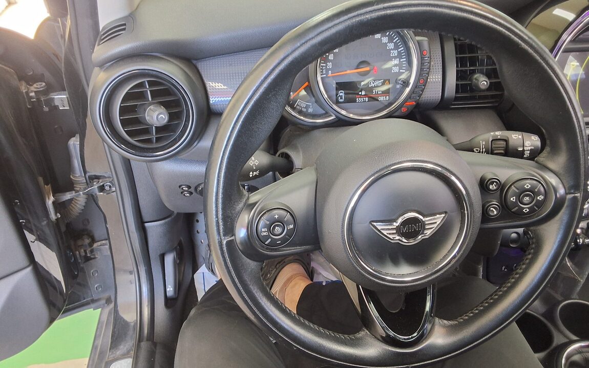 MINI COOPER (3RD GEN) 5-DOOR 1.5 D MID 2016 - zdjęcie 17