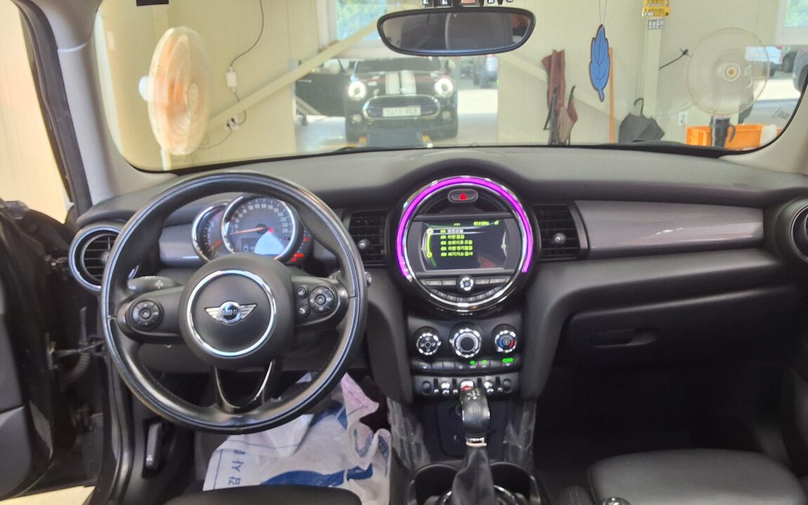 MINI COOPER (3RD GEN) 5-DOOR 1.5 D MID 2016 - zdjęcie 11