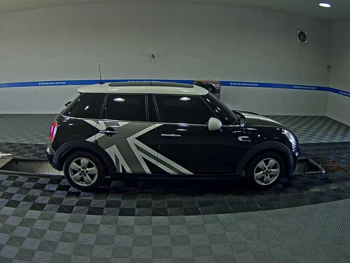 MINI COOPER (3RD GEN) 5-DOOR 1.5 D MID 2016 - zdjęcie 4