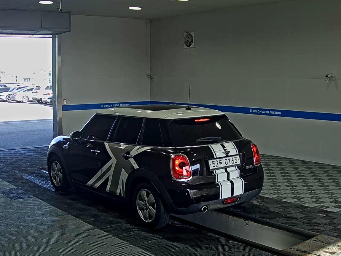 MINI COOPER (3RD GEN) 5-DOOR 1.5 D MID 2016 - zdjęcie 6