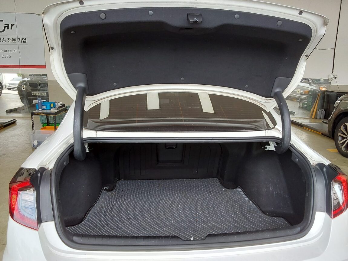 HYUNDAI SONATA (DN8) G2.0 PREMIUM FAMILY 2020 - zdjęcie 15