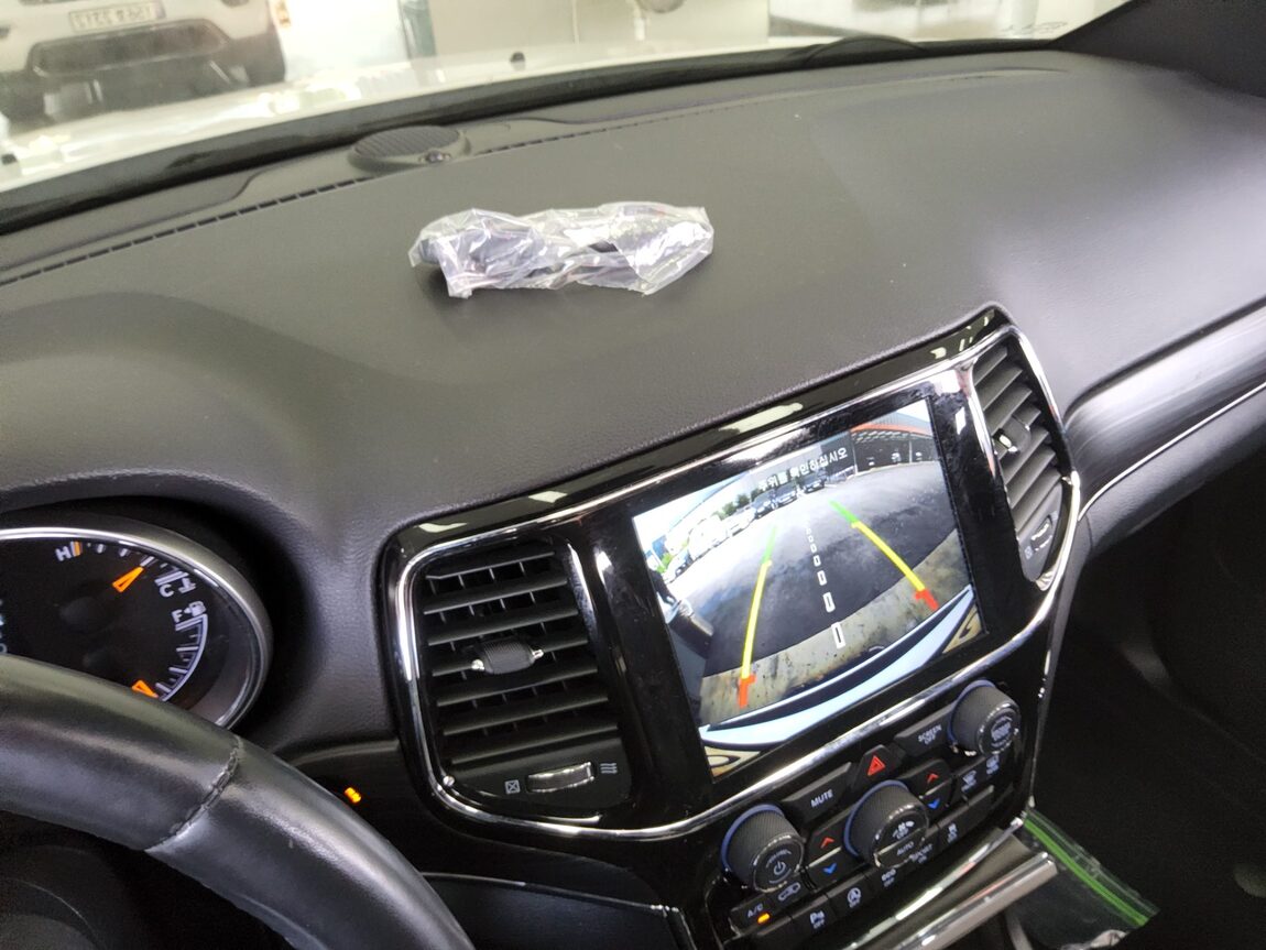 JEEP GRAND CHEROKEE (WK2) 3.6 V6 LIMITED 2021 - zdjęcie 17