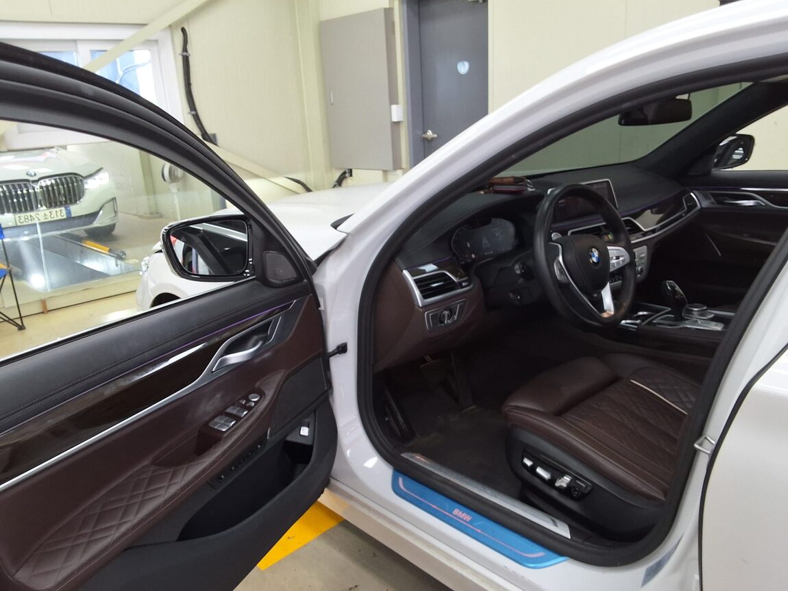 BMW 7 SERIES (6TH GEN) 730Ld xDRIVE DESIGN PURE EXCELLENCE 2021 - zdjęcie 11