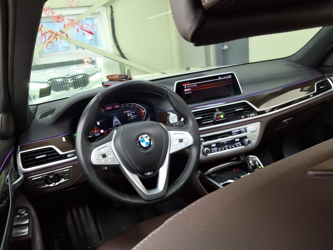 BMW 7 SERIES (6TH GEN) 730Ld xDRIVE DESIGN PURE EXCELLENCE 2021 - zdjęcie 12