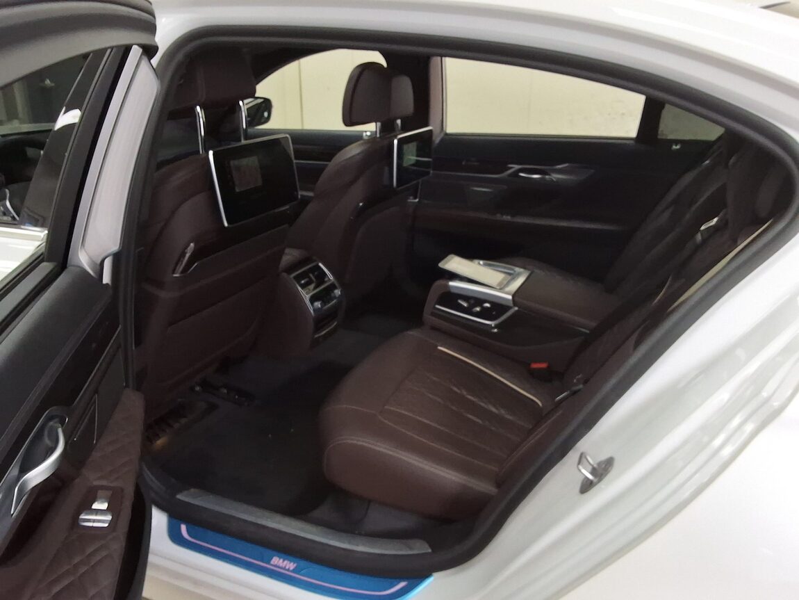 BMW 7 SERIES (6TH GEN) 730Ld xDRIVE DESIGN PURE EXCELLENCE 2021 - zdjęcie 13
