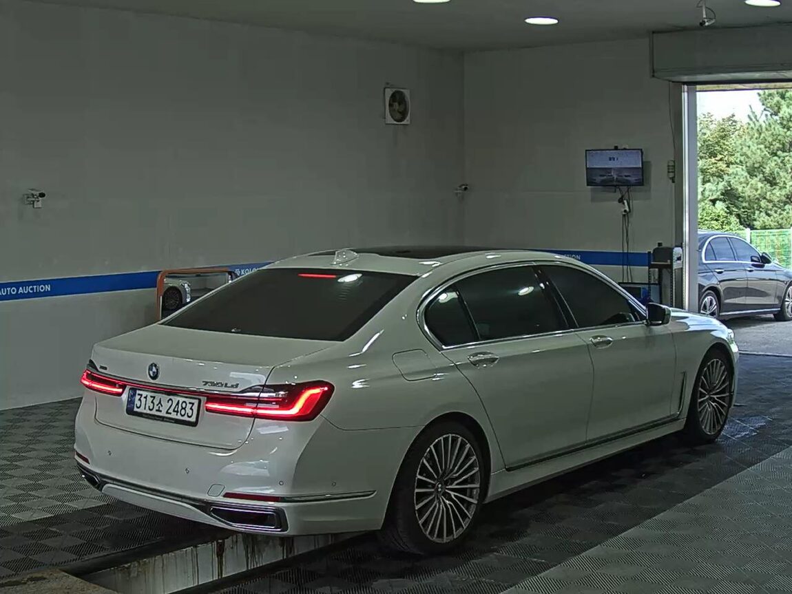 BMW 7 SERIES (6TH GEN) 730Ld xDRIVE DESIGN PURE EXCELLENCE 2021 - zdjęcie 5
