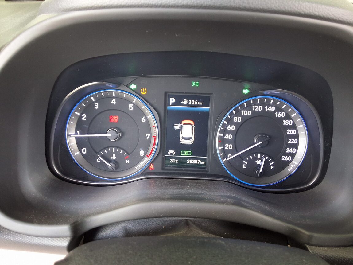 HYUNDAI KONA 1.6 GASOLINE 4WD PREMIUM 2018 - zdjęcie 10