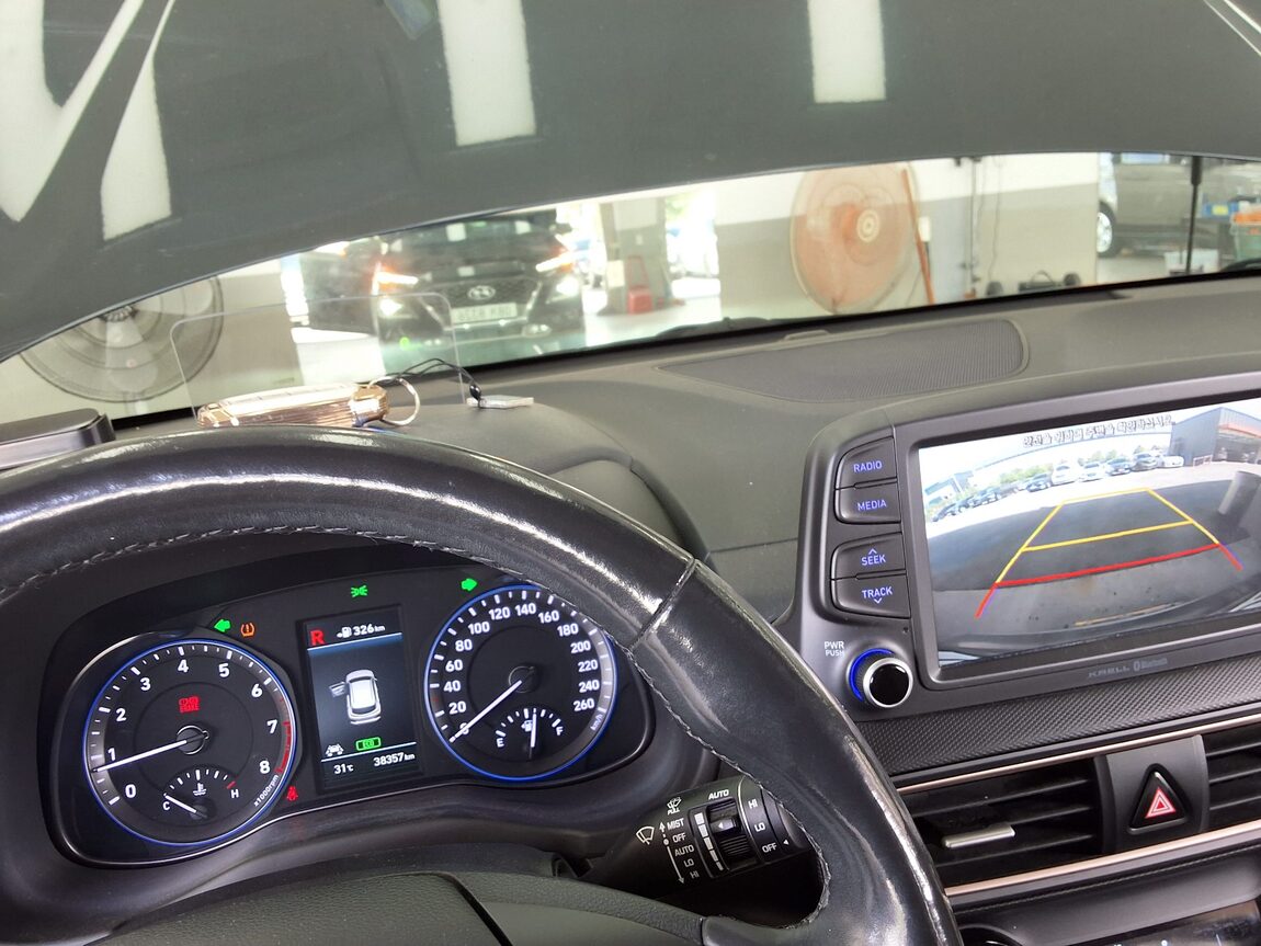 HYUNDAI KONA 1.6 GASOLINE 4WD PREMIUM 2018 - zdjęcie 20