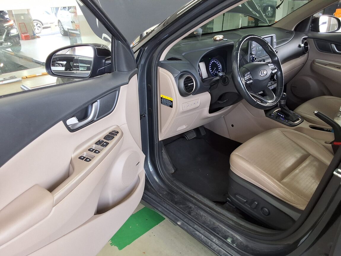 HYUNDAI KONA 1.6 GASOLINE 4WD PREMIUM 2018 - zdjęcie 11