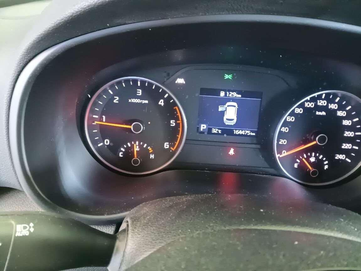 KIA SPORTAGE THE BOLD 1.6 DIESEL 2WD LUXURY 2019 - zdjęcie 9