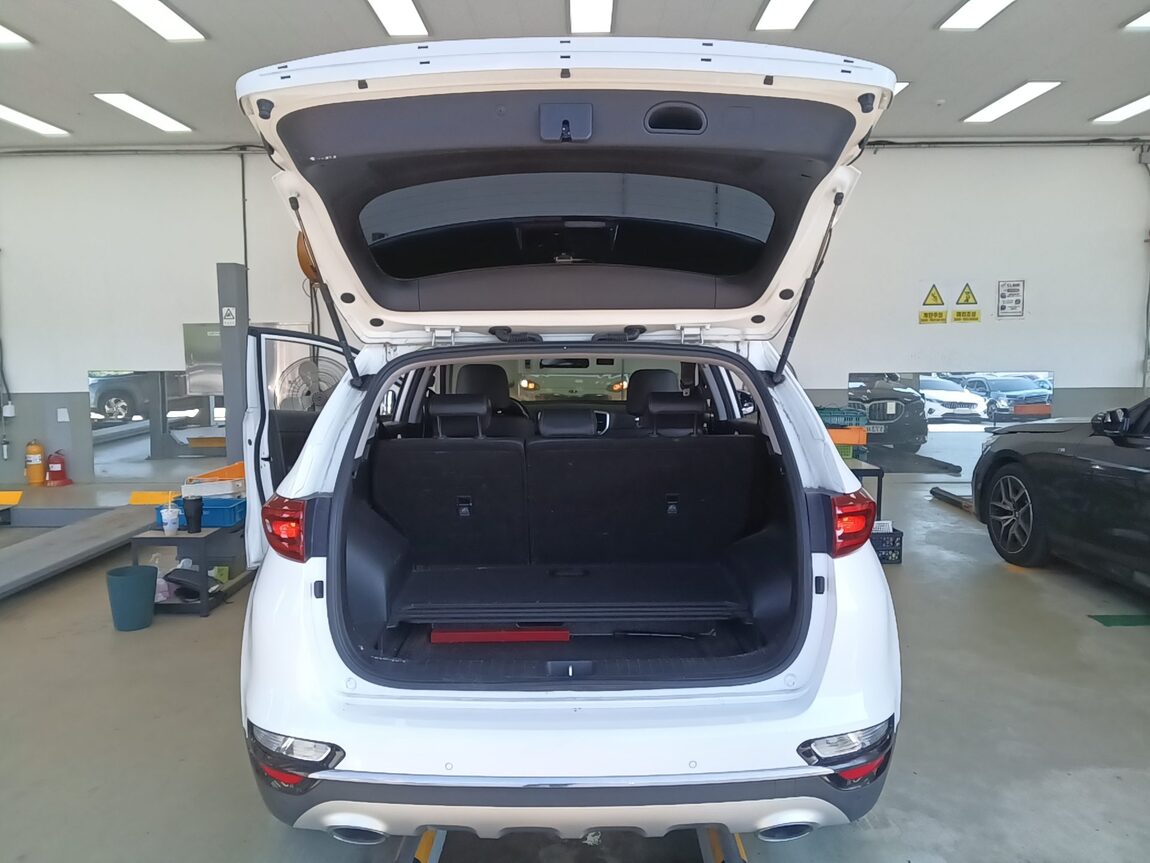 KIA SPORTAGE THE BOLD 1.6 DIESEL 2WD LUXURY 2019 - zdjęcie 15