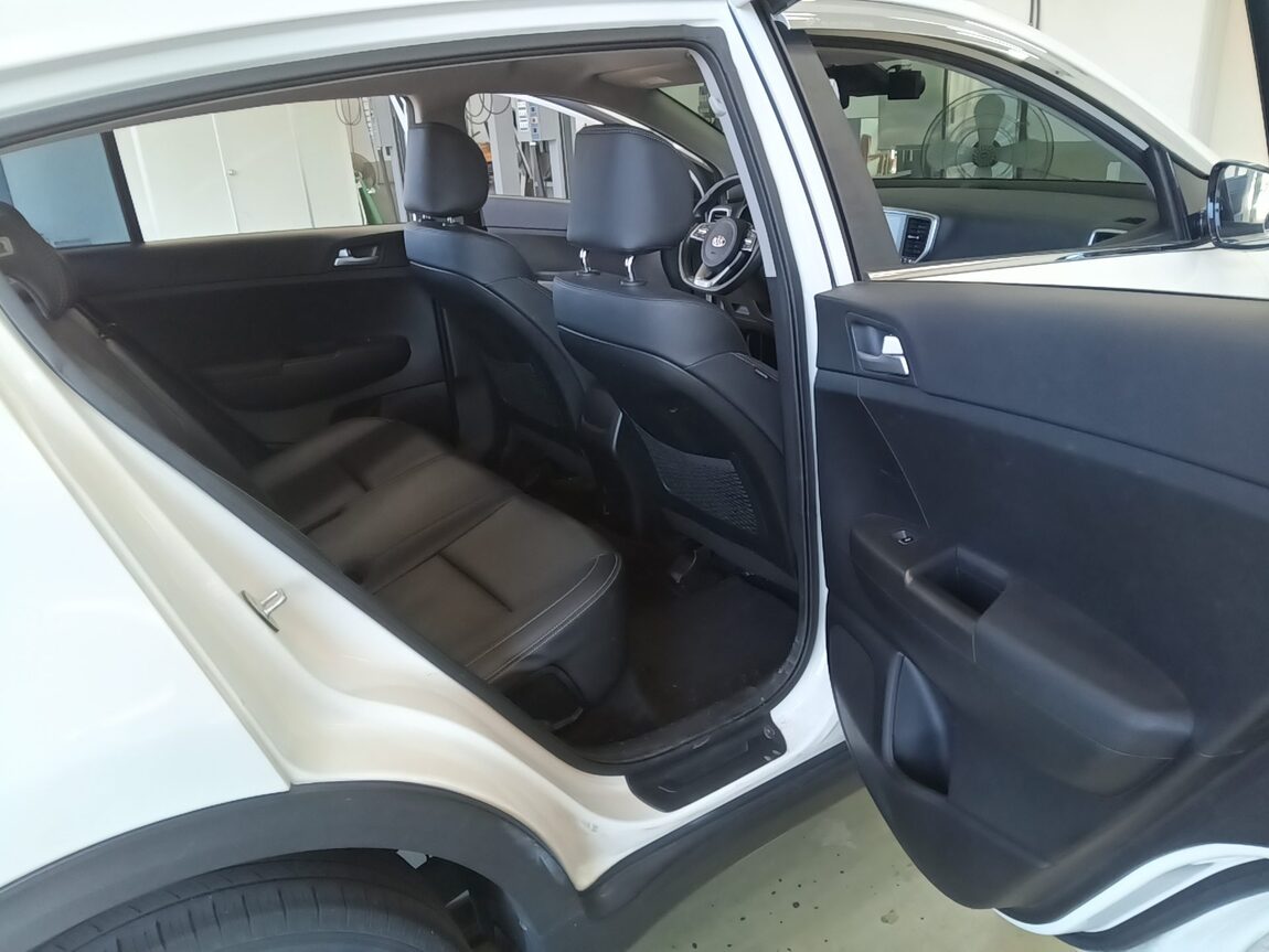 KIA SPORTAGE THE BOLD 1.6 DIESEL 2WD LUXURY 2019 - zdjęcie 13