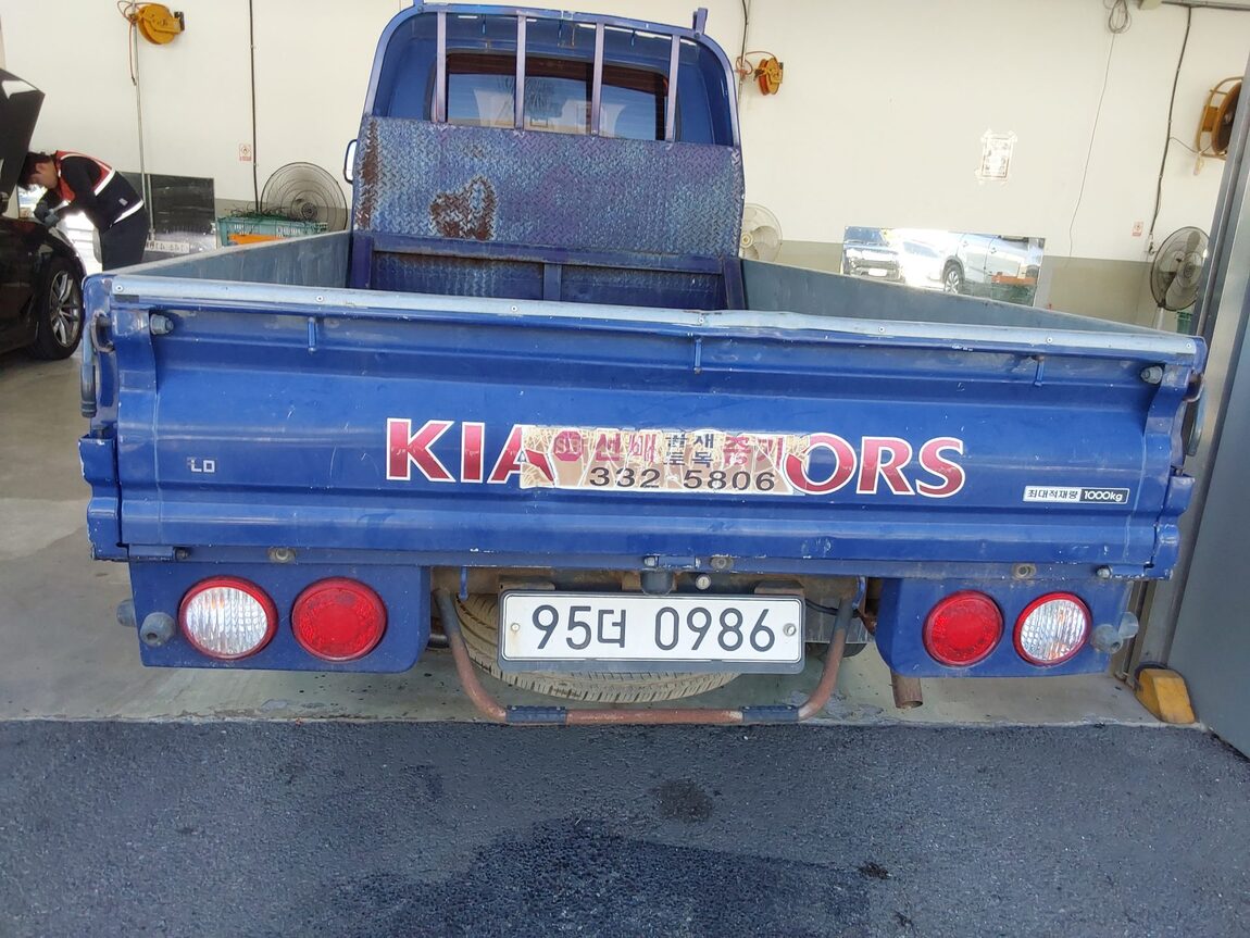 KIA THE NEW BONGO III CARGO 1 TON LPG KING CAB EXTRA LONG WHEELBASE GLS 2020 - zdjęcie 13